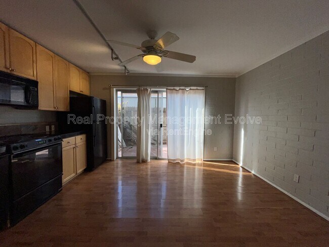 3637 E Monterosa St Phoenix, AZ 85018 photo 4