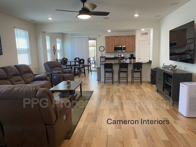 4209 W Granite Basin Dr Phoenix, AZ 85087 photo 3