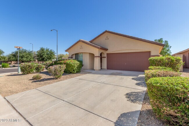 17715 W Redfield Rd Surprise, AZ 85388 photo 4