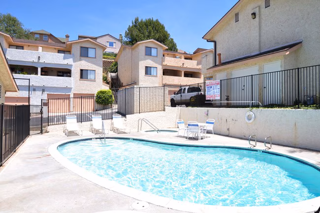 Sunset Terrace Apartments photo 4