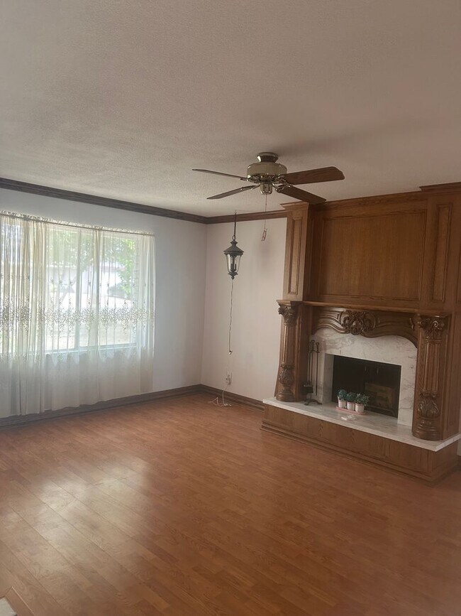 2407 W Le Marche Ave Phoenix, AZ 85023 photo 5