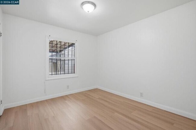 6719 Eastlawn St Oakland, CA 94621 photo 4