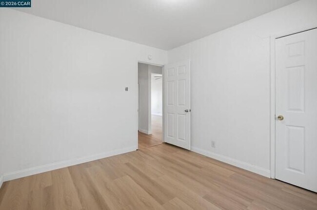 6719 Eastlawn St Oakland, CA 94621 photo 3