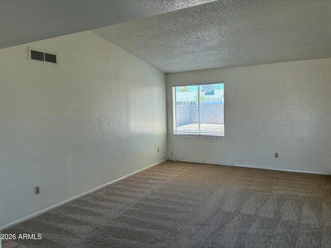 5915 W Tierra Buena Ln Glendale, AZ 85306 photo 5