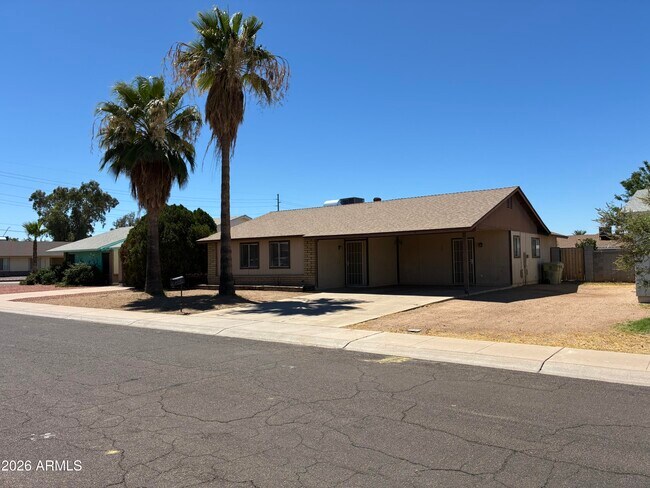 5915 W Tierra Buena Ln Glendale, AZ 85306 photo 3