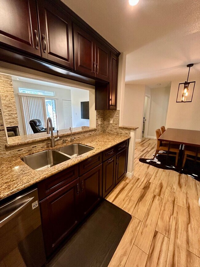 Modern and Convenient Condo Near Almaden Lake photo 2