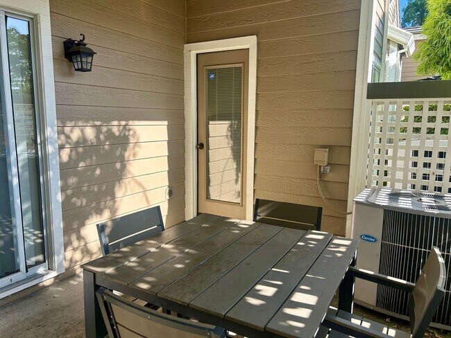 Modern and Convenient Condo Near Almaden Lake photo 5