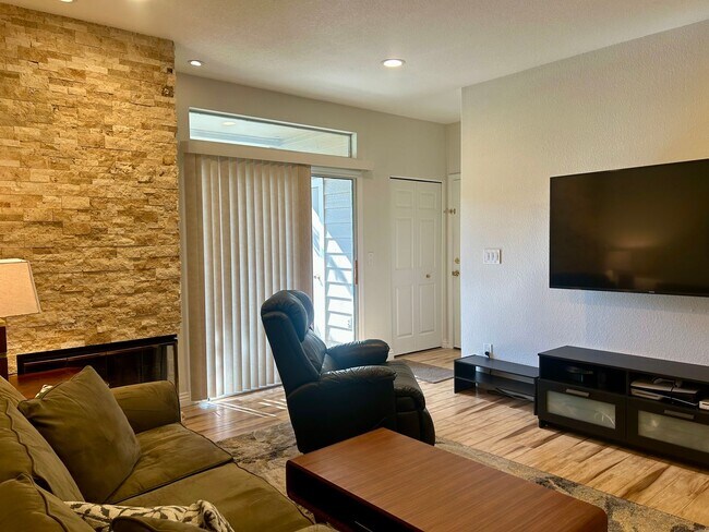 Modern and Convenient Condo Near Almaden Lake photo 4