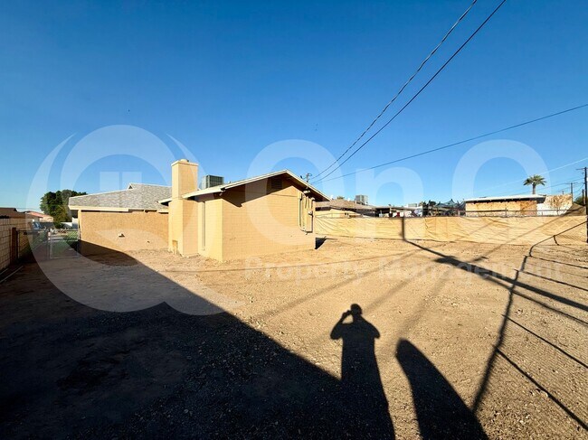 915 W Piedmont Rd Phoenix, AZ 85041 photo 3