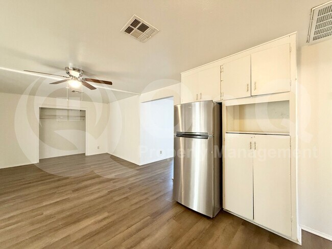 915 W Piedmont Rd Phoenix, AZ 85041 photo 5