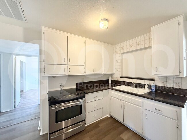 915 W Piedmont Rd Phoenix, AZ 85041 photo 4