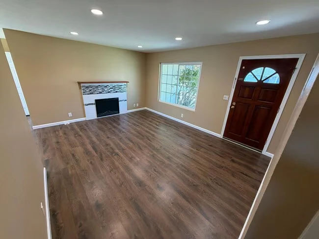 6958 Darian Ct photo 2