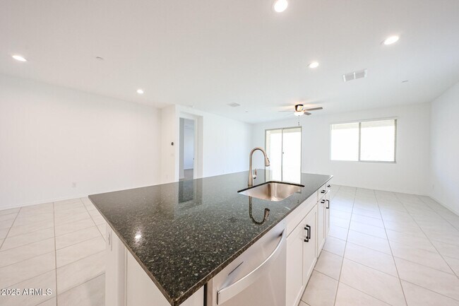 28500 N 134th Ave Peoria, AZ 85383 photo 3