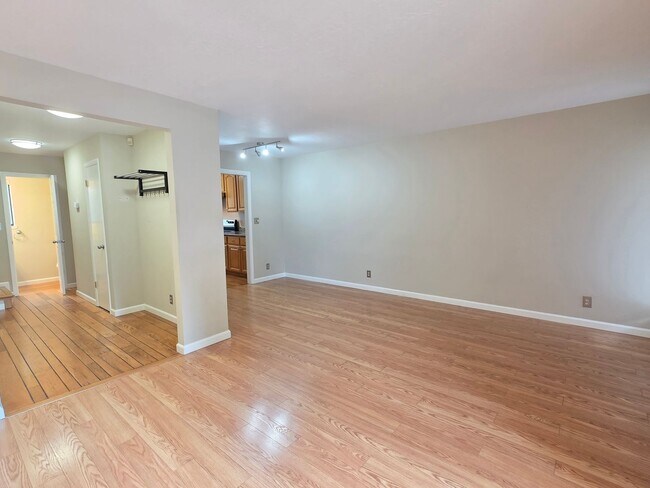 27 El Camino Real Burlingame, CA 94010 photo 5