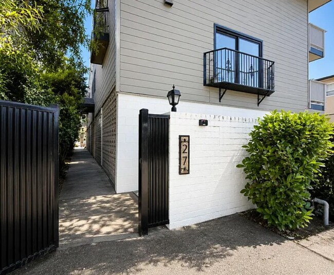 27 El Camino Real Burlingame, CA 94010 photo 3