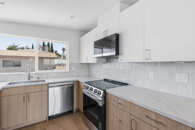 6644 Valjean Ct San Diego, CA 92111 photo 2