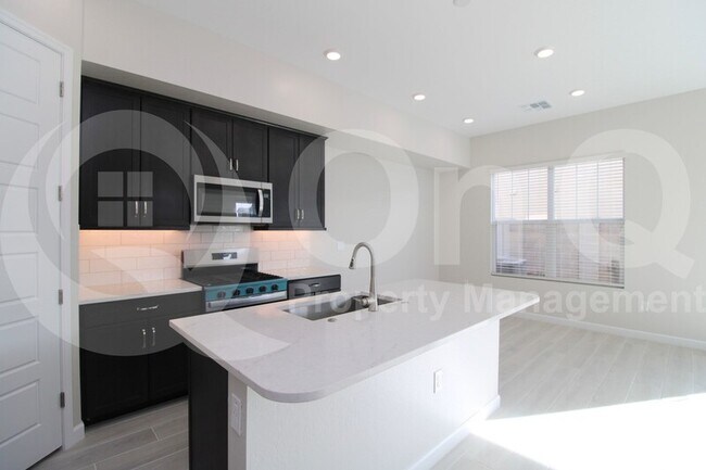 4911 E Village Dr Scottsdale, AZ 85254 photo 4
