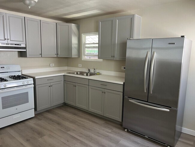 4568-4572 Bancroft St San Diego, CA 92116 photo 3