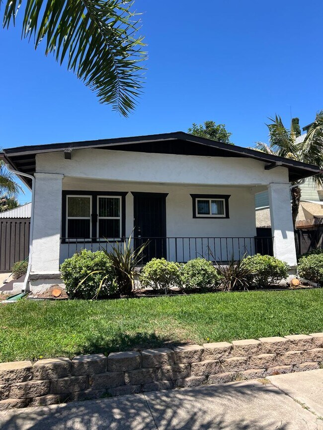 4568-4572 Bancroft St San Diego, CA 92116 photo 2