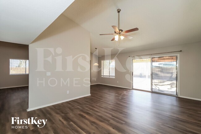 8603 W Diana Ave Peoria, AZ 85345 photo 4