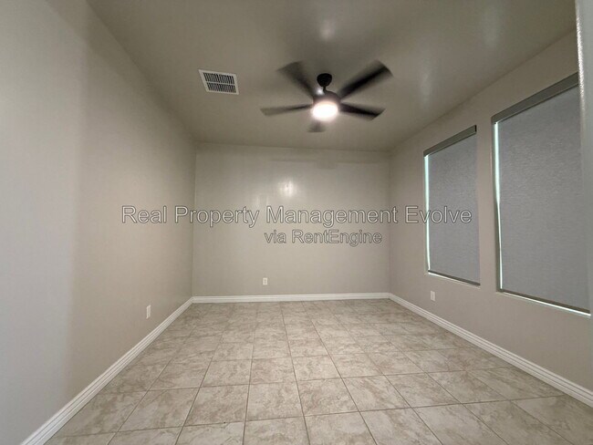 5352 W Farmhand Dr Phoenix, AZ 85339 photo 5