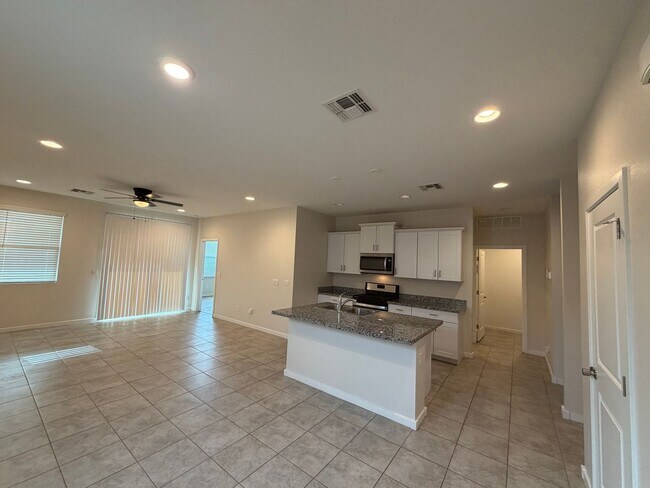 36987 N Sidewinder Dr San Tan Valley, AZ 85140 photo 4