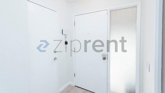 4762 Rio Rita Way photo 5