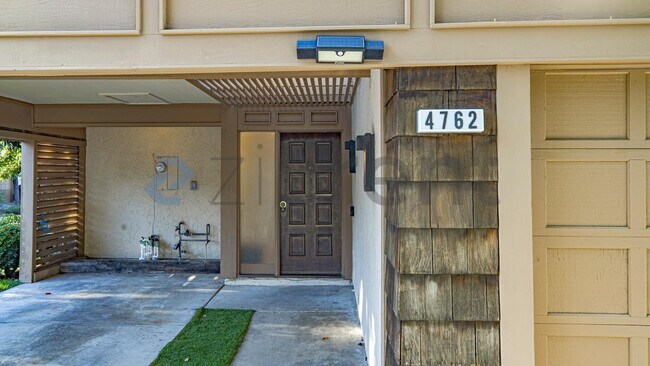 4762 Rio Rita Way photo 3