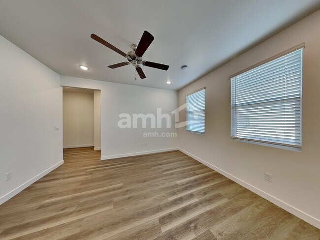 18480 W Cottontail Ln Surprise, AZ 85387 photo 5