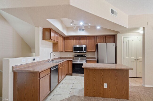 240 W Juniper Ave Gilbert, AZ 85234 photo 3