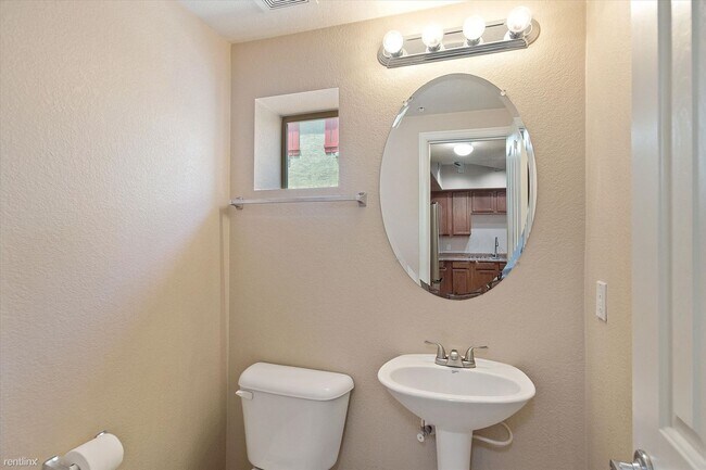 240 W Juniper Ave Gilbert, AZ 85234 photo 5