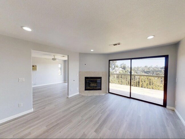 5539 Dorothy Dr photo 2