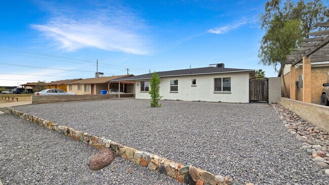 1216 E Desert Park Ln Phoenix, AZ 85020 photo 5