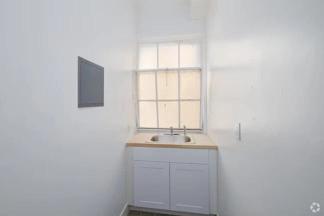Arlington Apartments photo 4