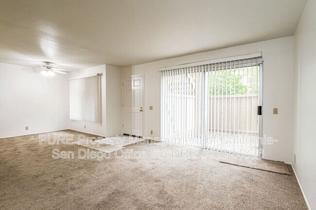 4075 Rosenda Ct San Diego, CA 92122 photo 2