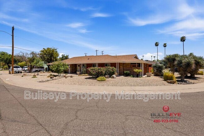 1617 W Flower Cir N Phoenix, AZ 85015 photo 2