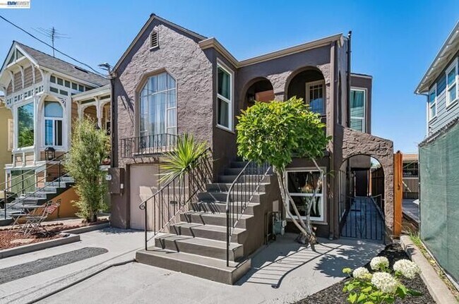 467 Santa Clara Ave photo 2