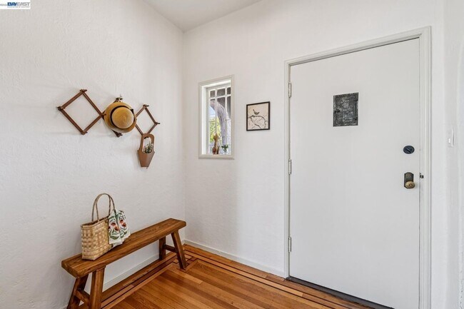 467 Santa Clara Ave photo 5