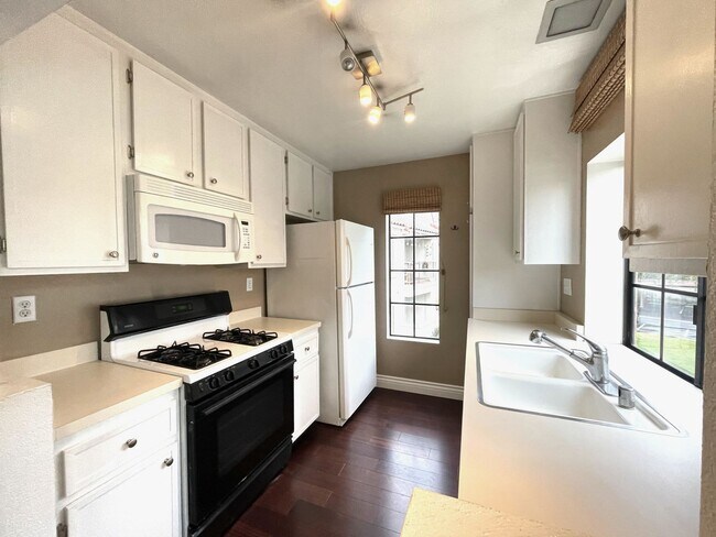 13015 Wimberly Square San Diego, CA 92128 photo 3