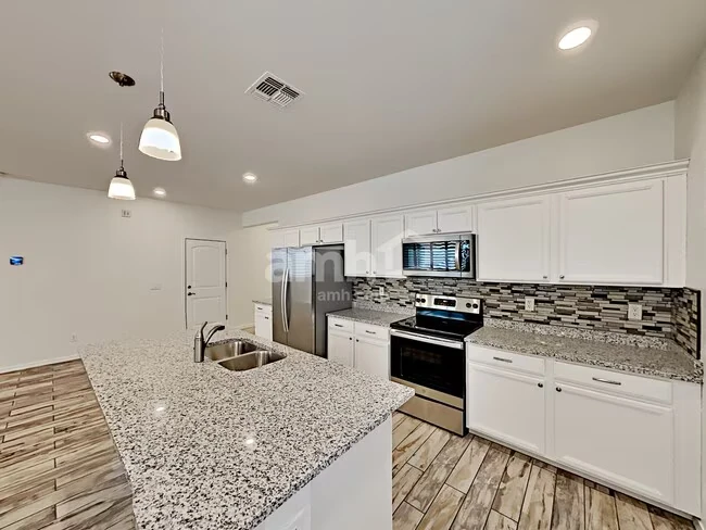16657 W Jenan Dr Surprise, AZ 85388 photo 4