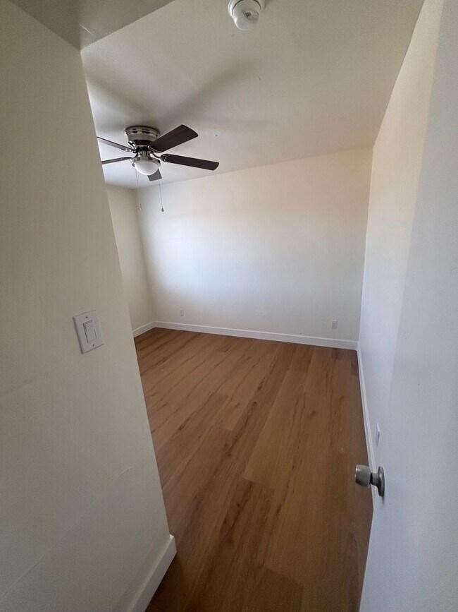 7160 N 53rd Ave Glendale, AZ 85301 photo 3