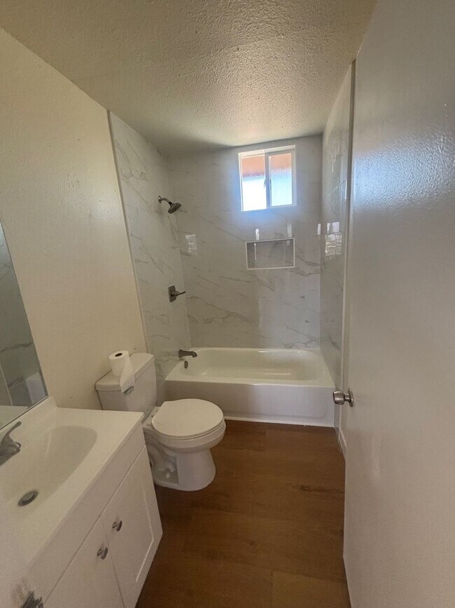 7160 N 53rd Ave Glendale, AZ 85301 photo 5
