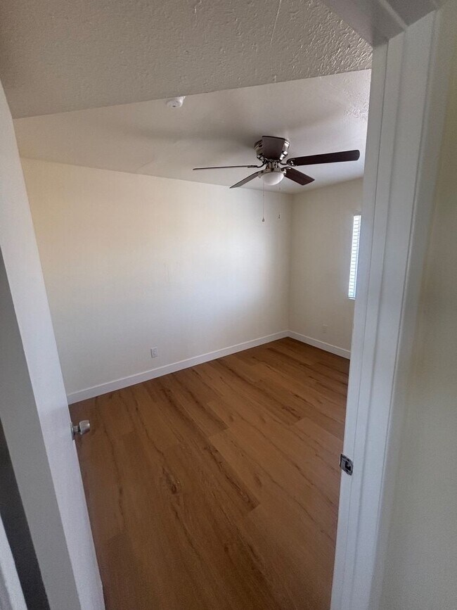 7160 N 53rd Ave Glendale, AZ 85301 photo 4