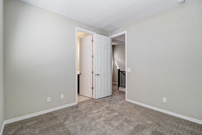 761 W Winchester Dr Chandler, AZ 85286 photo 4