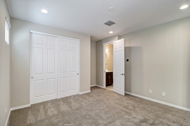 761 W Winchester Dr Chandler, AZ 85286 photo 3