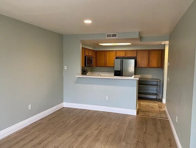 3915 Nobel Dr San Diego, CA 92122 photo 2