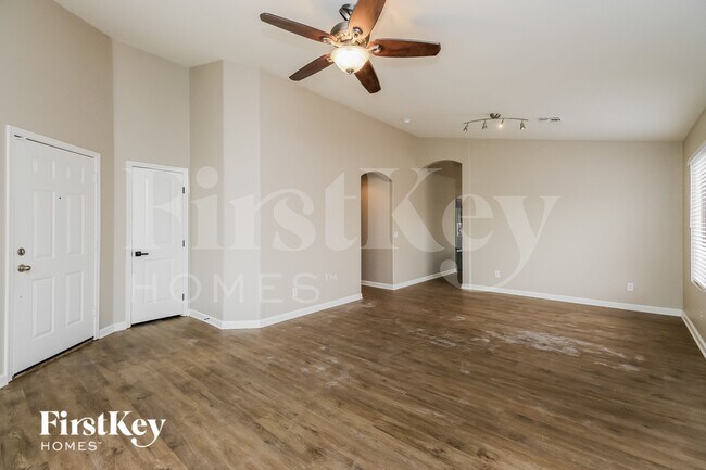 1610 E Desert Ln Phoenix, AZ 85042 photo 4