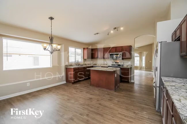 1610 E Desert Ln Phoenix, AZ 85042 photo 5