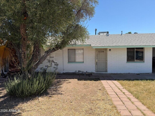 7447 W Becker Ln photo 2