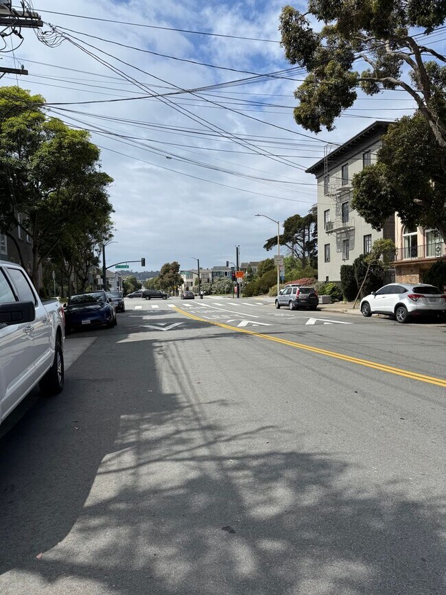 1135 Lake St San Francisco, CA 94118 photo 3